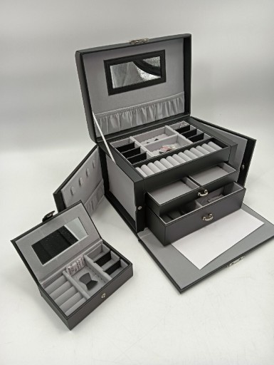 Zdjęcie oferty: Czarny kuferek na biżuterię z szufladkami 