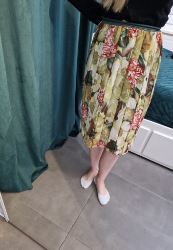 Zdjęcie oferty: Kolorowa plisowana spódnica midi z motywem kwiatów