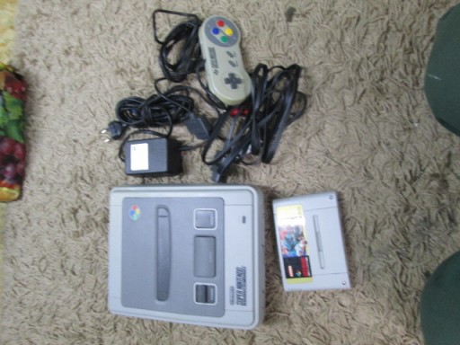 Zdjęcie oferty: Nintendo SNES Konsola kompletna i sprawna
