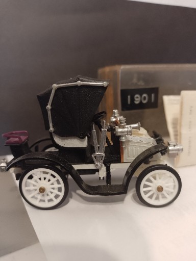Zdjęcie oferty: RIO Fiat 8 cv 1901 Skala 1/43 model kolekcjonerski