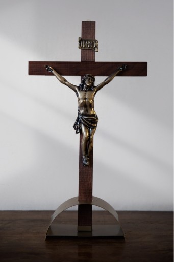Zdjęcie oferty: Duży Krzyż do adoracji z podstawką Krzyż na ścianę