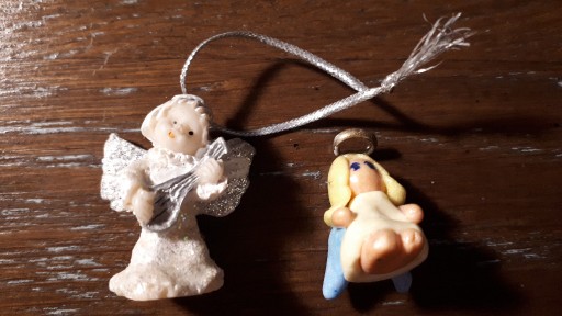 Zdjęcie oferty: Dwie małe figurki, ozdoby - aniołki