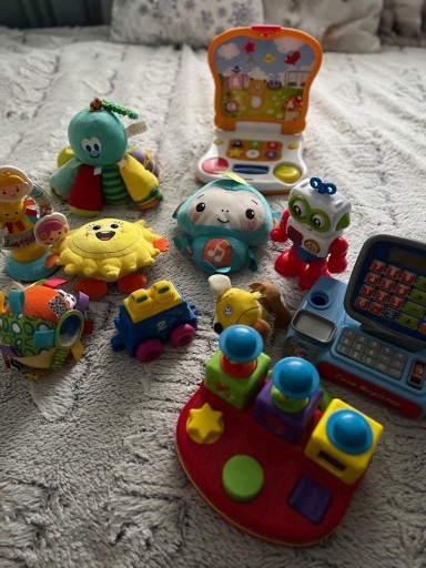 Zdjęcie oferty: zestaw zabawek dla maluszka  11 sztuk 