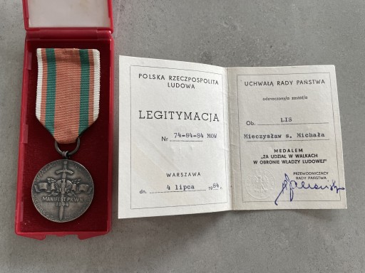 Zdjęcie oferty: Medal za Udział w Walkach w Obronie Władzy Ludowej PRL z legitymacją