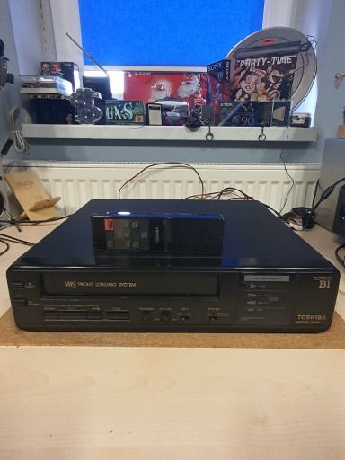 Zdjęcie oferty: Odtwarzacz kaset VHS Toshiba B1 + pilot 