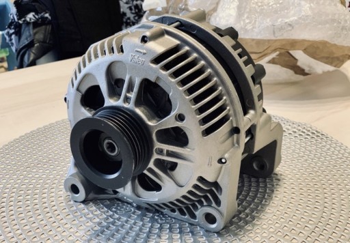 Zdjęcie oferty: Alternator BMW e39 520d