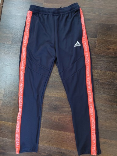 Zdjęcie oferty: Chłopięce spodnie dresowe Adidas Tiro 19 rozm. 152