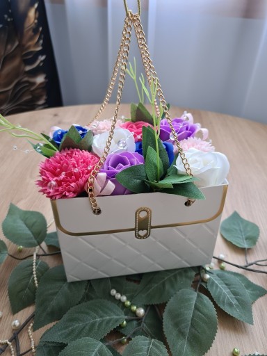 Zdjęcie oferty: flower box torebka urodziny dzień mamy kwiaty róże