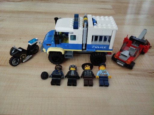 Zdjęcie oferty: Lego City Policyjny konwój więzienny 60276