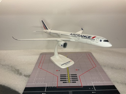 Zdjęcie oferty: Figurka samolotu A350-900 AirFrance