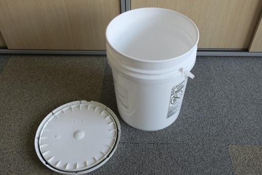 Zdjęcie oferty: Grube wiadro z pokrywą 19l., US bucket 5gal, 3szt