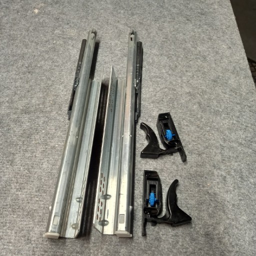 Zdjęcie oferty: Prowadnice Hettich guatro v6 L-350 mm