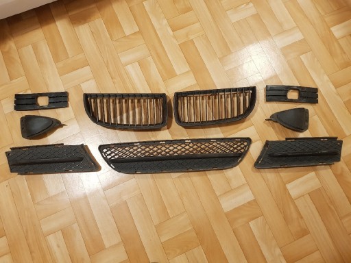 Zdjęcie oferty: BMW e90 grill + plastiki do zderzaka