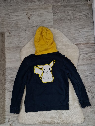 Zdjęcie oferty: Bluza z kapturem Pokemon pikachu Rozmiar 140 - 146