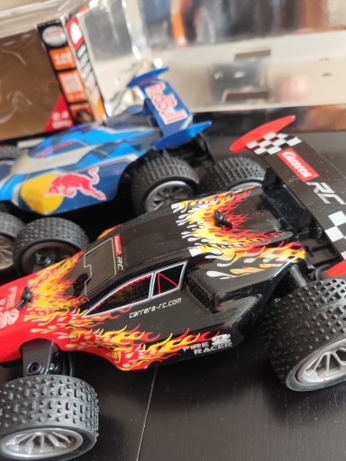 Zdjęcie oferty: Carrera RC Red Bull dwie sztuki 