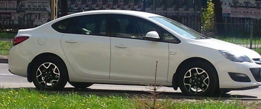 Zdjęcie oferty: Opel Astra J,  koła z czujnikami, stan idealny.