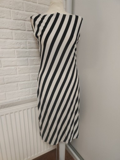 Zdjęcie oferty: Czarno biała elegancka sukienka 36 S