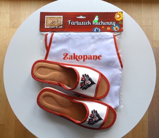 Zdjęcie oferty: Nowe Kapcie Zakopane r. 38 i fartuszek gratis