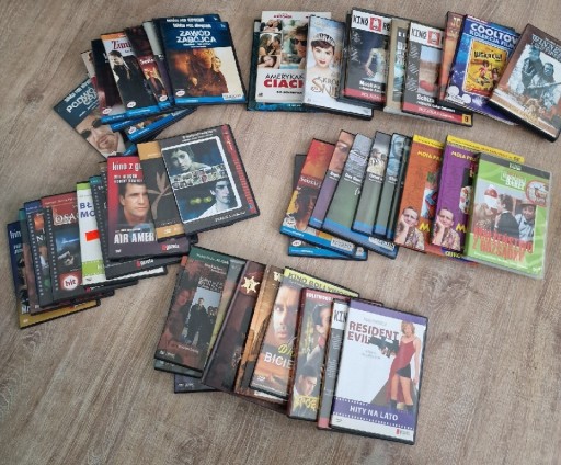 Zdjęcie oferty: Zestaw 50 płyt DVD w opakowaniach plastik losowo