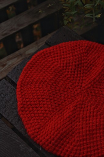 Zdjęcie oferty: Czerowny beret handmade wełna