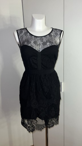 Zdjęcie oferty: Piękna sukienka Rinascimento czarna elegancka