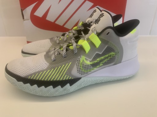 Zdjęcie oferty: Buty nike air kyrie flytrap VI 42