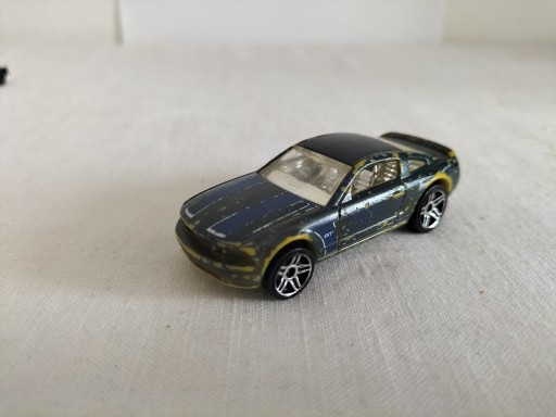 Zdjęcie oferty: Hot Wheels Color Shifters 2005 Ford Mustang GT 1/6
