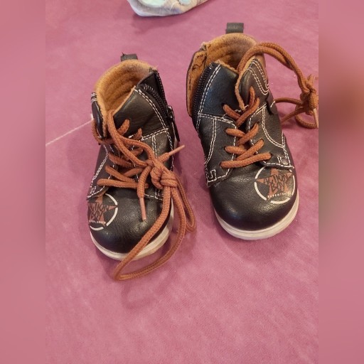 Zdjęcie oferty: Buty dziecięce 21