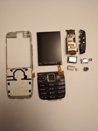 Zdjęcie oferty: Sprzedam części do Nokia E52