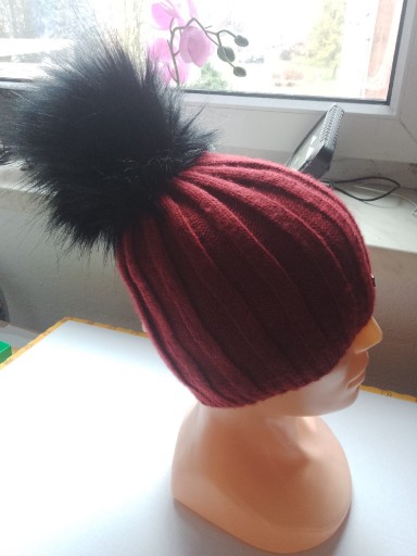 Zdjęcie oferty: Czapka z pomponem damska 