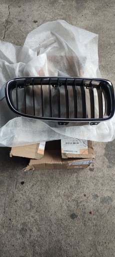 Zdjęcie oferty: BMW F30 F31 NERKA KRATKA PRAWA 51137255412 nowa oe