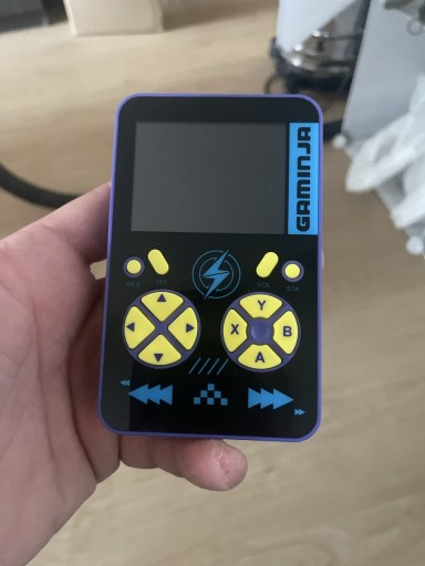 Zdjęcie oferty: Powerbank i konsola w 1 5000 mAh i 256 gier