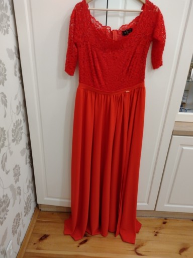 Zdjęcie oferty: Sukienka czerwona.gora koronkowa.dluga