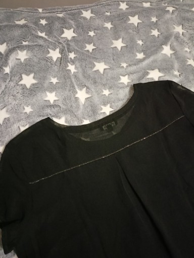Zdjęcie oferty: Czarna, ozdobna bluzka z Moodo w rozmiarze S