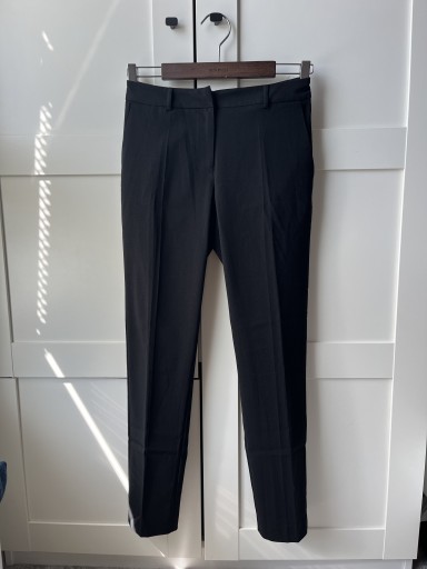 Zdjęcie oferty: Spodnie klasyczne na kant czarne