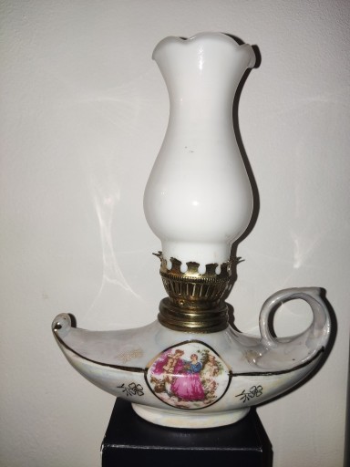 Zdjęcie oferty: Kolekcjonerska porcelanowa mini lampka naftowa n10