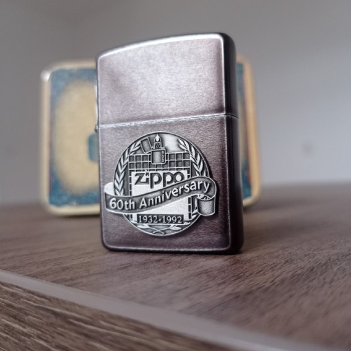Zdjęcie oferty: Zapalniczka Zippo 60th Anniversary 1932-1992 IDEAŁ