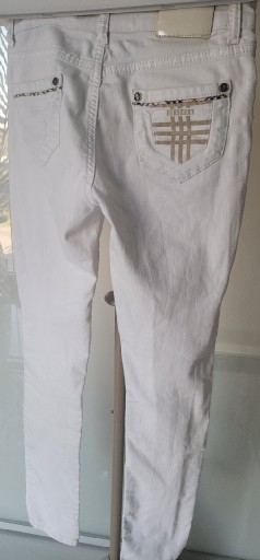 Zdjęcie oferty: Białe spodnie BURBERRY roz.30