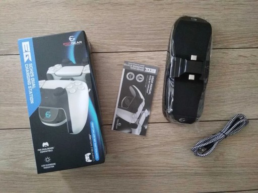 Zdjęcie oferty: Stacja ładująca padów DualSense - EgoGear SCH25