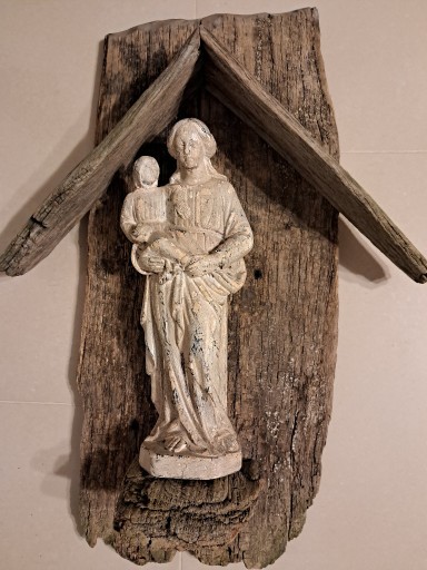 Zdjęcie oferty: Kapliczka z figurką Matki Boskiej z dzieciątkiem 