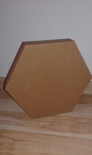 Zdjęcie oferty: ozdobne pudełko prezentowe z tektury falistej