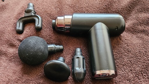 Zdjęcie oferty: Mini Pistolet do masażu Silvergear Portable 4195