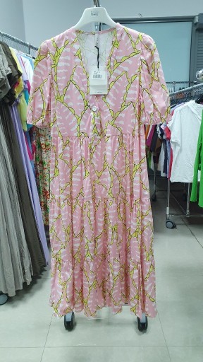Zdjęcie oferty: Odkryj letnią świeżość z nową sukienką Lumina!