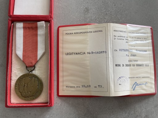 Zdjęcie oferty: Brązowy medal Za Zasługi dla Obronności Kraju LWP legitymacja pudełko