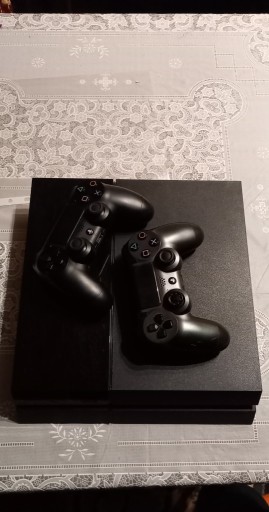 Zdjęcie oferty: Konsola Playstation 4 Fat 512gb + 2 pady