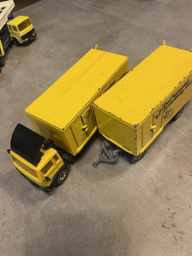 Zdjęcie oferty: Siku Volvo samochód Deutsche Post plus przyczepa