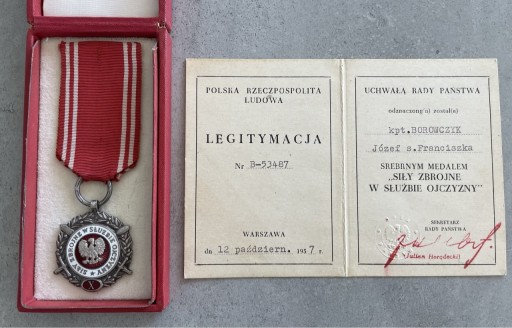 Zdjęcie oferty: Medal Siły Zbrojne w Służbie Ojczyzny srebrny legitymacja pudełko LWP