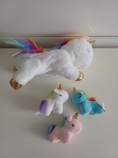 Zdjęcie oferty: Snugy Babies 4 w 1 Pluszowe Zabawki z 3 Dziećmi w Brzuchu Snugy Jednorożec