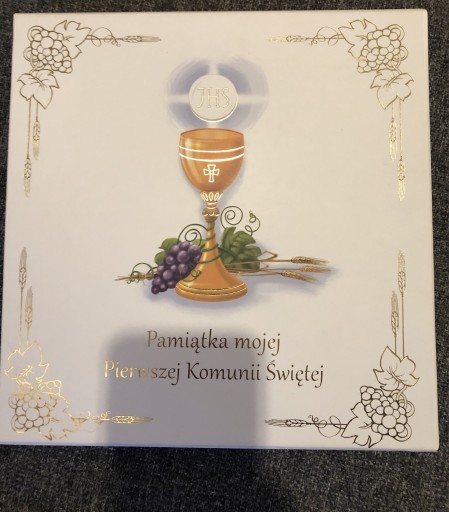 Zdjęcie oferty: Pamiątka pierwszej komunii oraz biblia