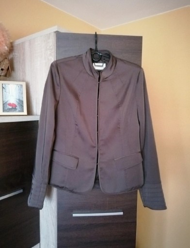 Zdjęcie oferty: Stylowy brązowy żakiet Reserved w stylu Glamour L